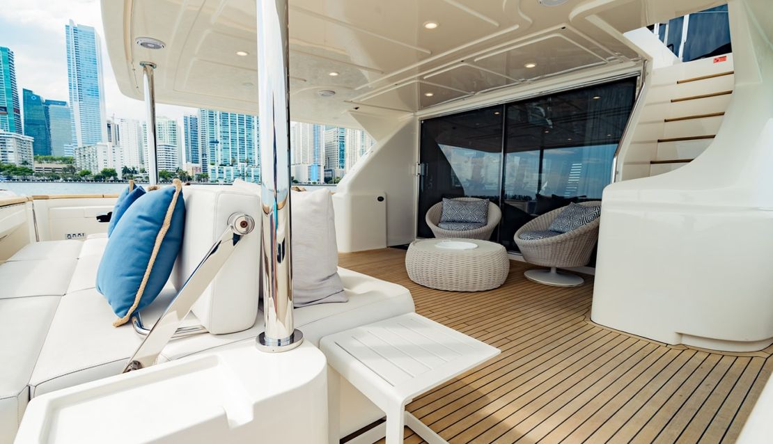 95 Custom Line - Miami yacht rental
