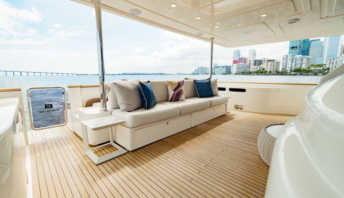 95 Custom Line - Miami yacht rental