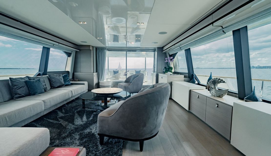 95 Custom Line - Miami yacht rental