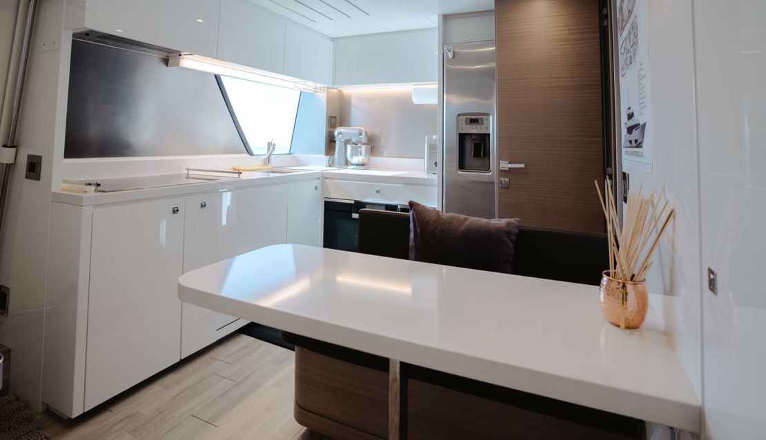 95 Custom Line - Miami yacht rental
