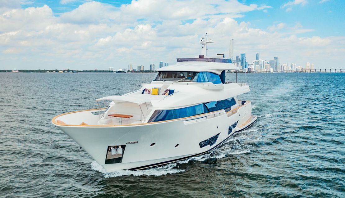 95 Custom Line - Miami yacht rental