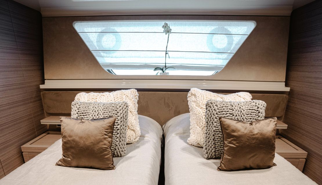 95 Custom Line - Miami yacht rental