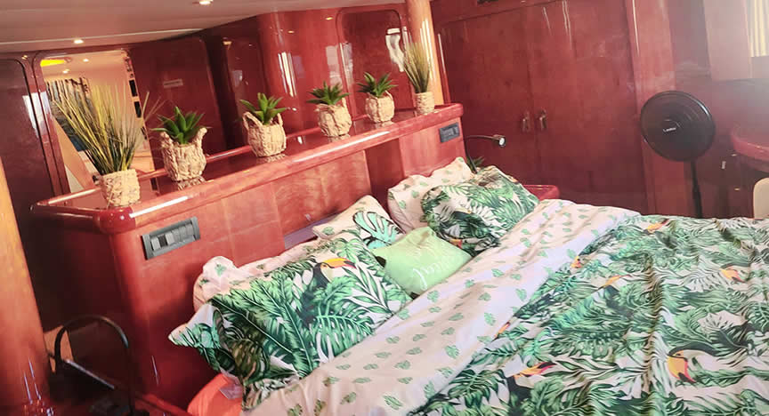 96 Party Yacht - Miami yacht rental