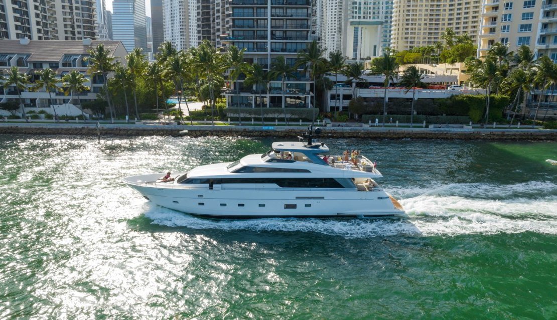 97 Astonish - Miami yacht rental