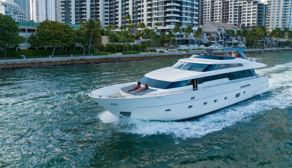 97 Astonish - Miami yacht rental