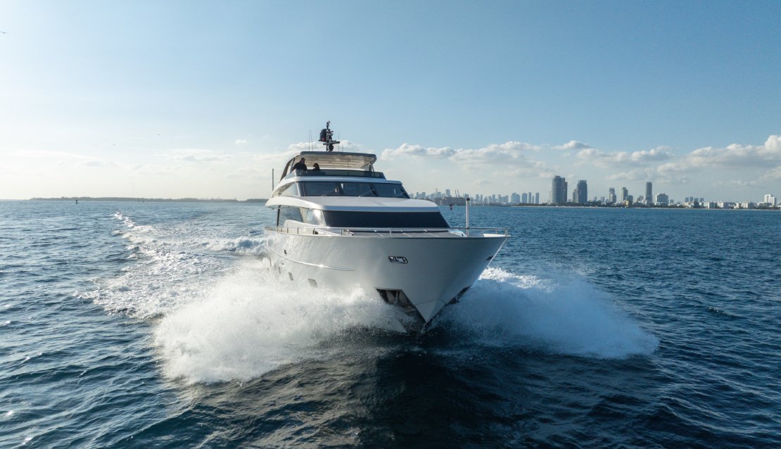 97 Astonish - Miami yacht rental