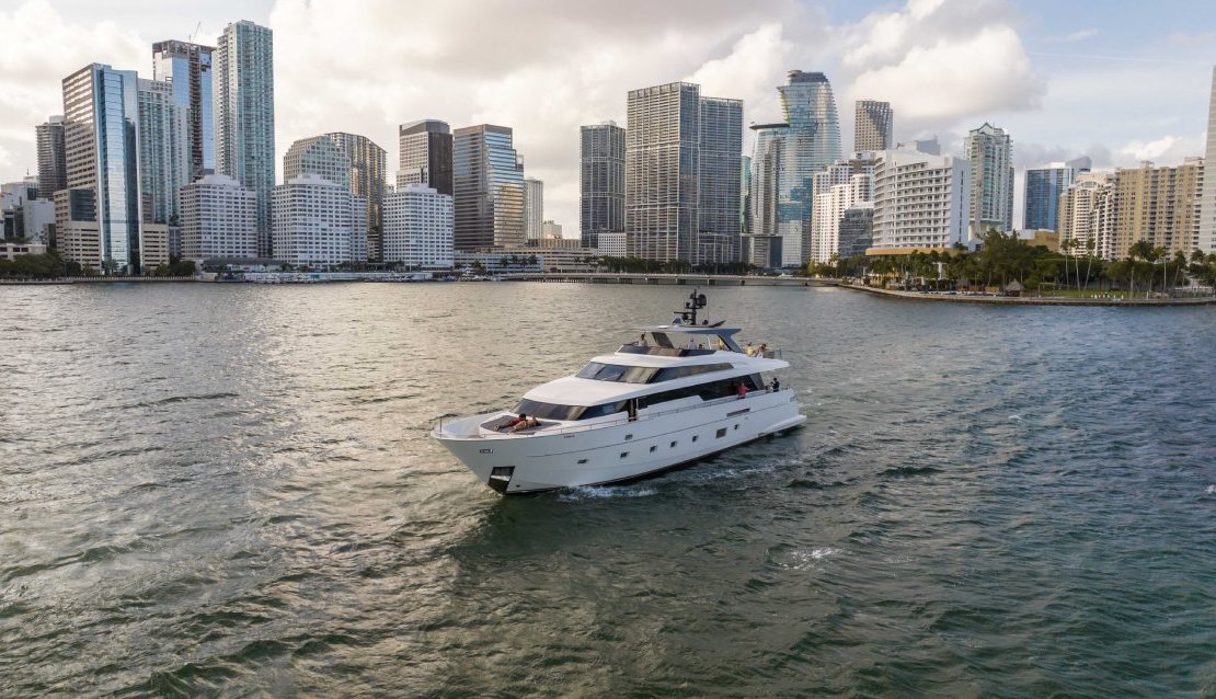 97 Astonish - Miami yacht rental