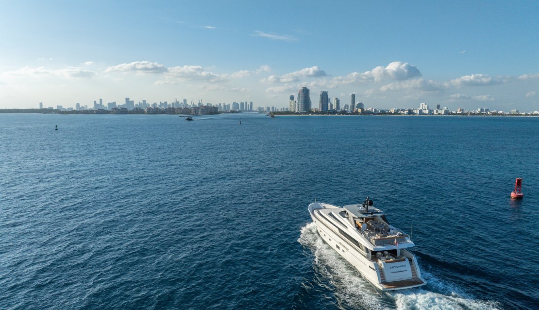 97 Astonish - Miami yacht rental