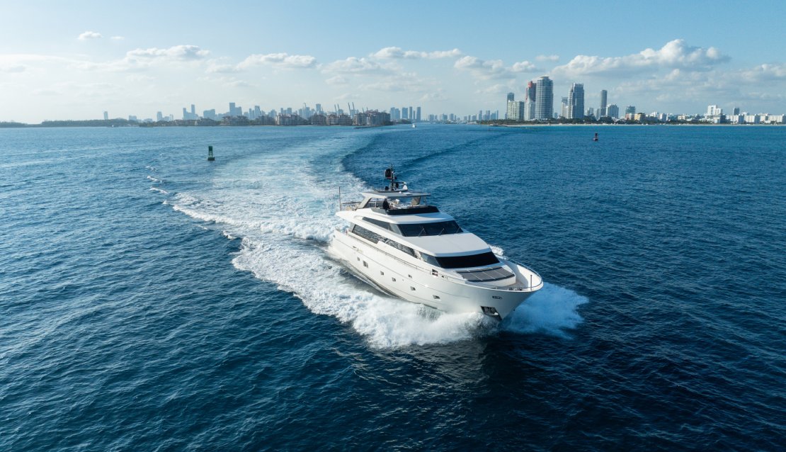 97 Astonish - Miami yacht rental