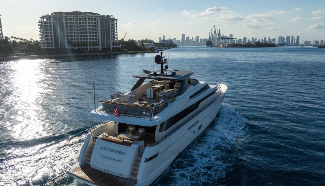 97 Astonish - Miami yacht rental