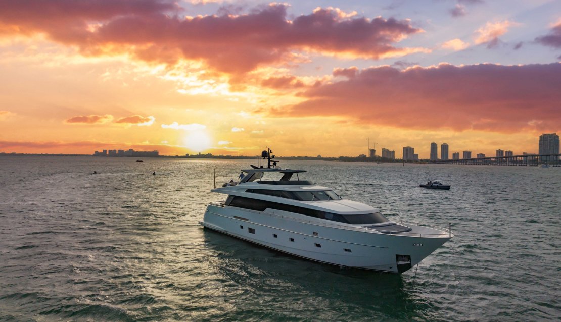 97 Astonish - Miami yacht rental