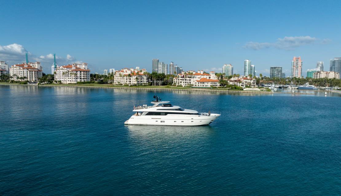 97 Astonish - Miami yacht rental