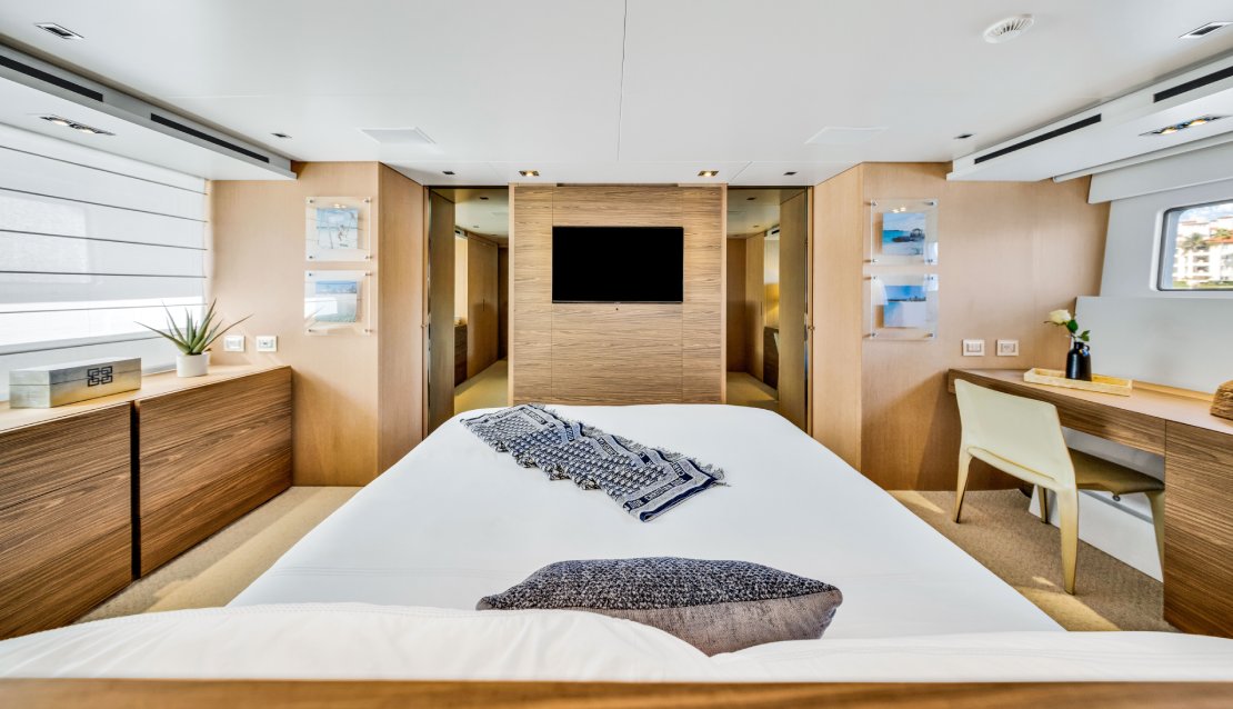 97 Astonish - Miami yacht rental