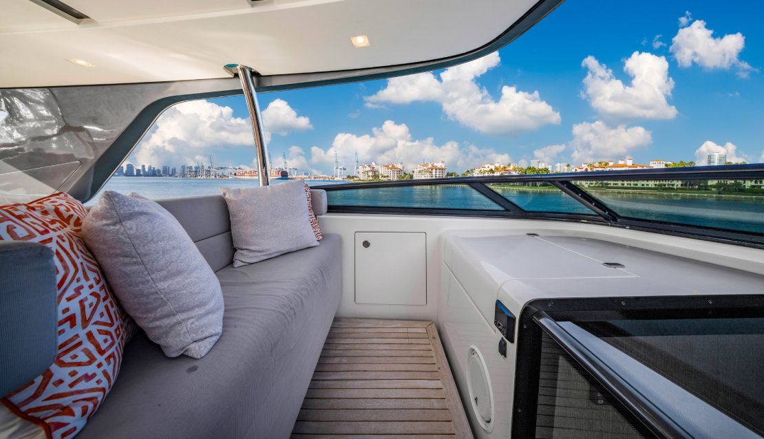 97 Astonish - Miami yacht rental