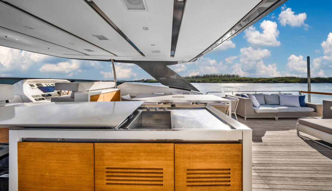 97 Astonish - Miami yacht rental