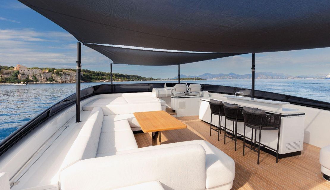 99 Custom Mega Yacht - Miami yacht rental