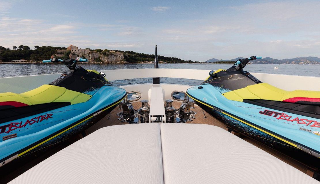 99 Custom Mega Yacht - Miami yacht rental