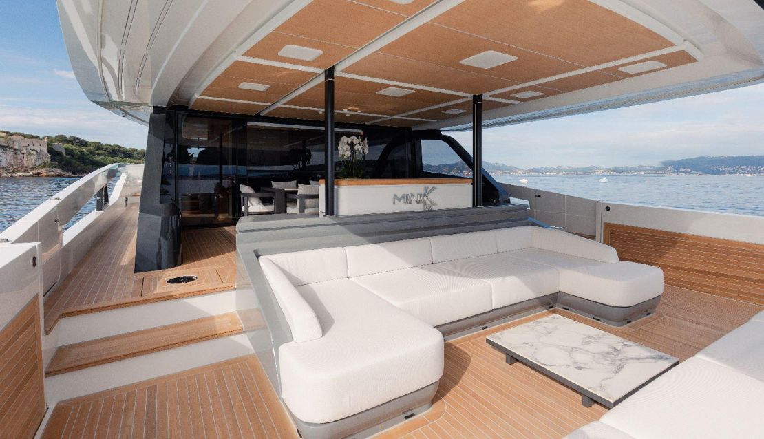 99 Custom Mega Yacht - Miami yacht rental