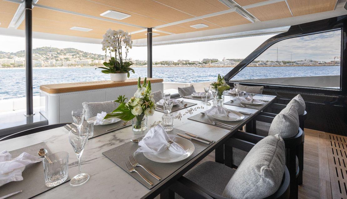 99 Custom Mega Yacht - Miami yacht rental
