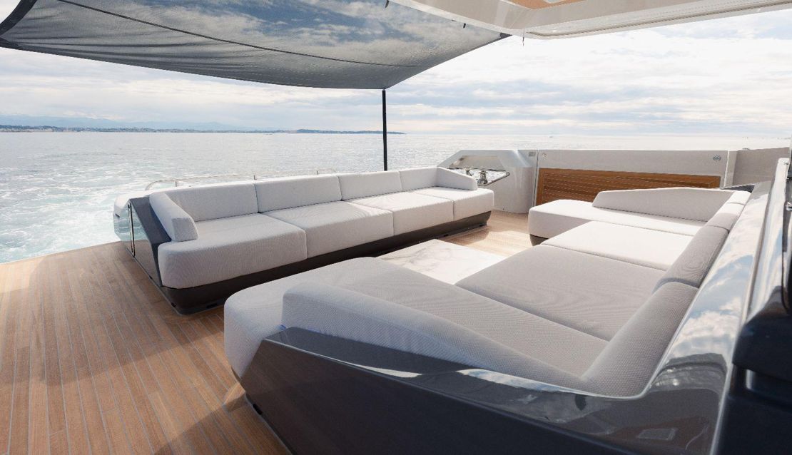 99 Custom Mega Yacht - Miami yacht rental