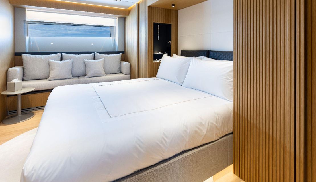 99 Custom Mega Yacht - Miami yacht rental