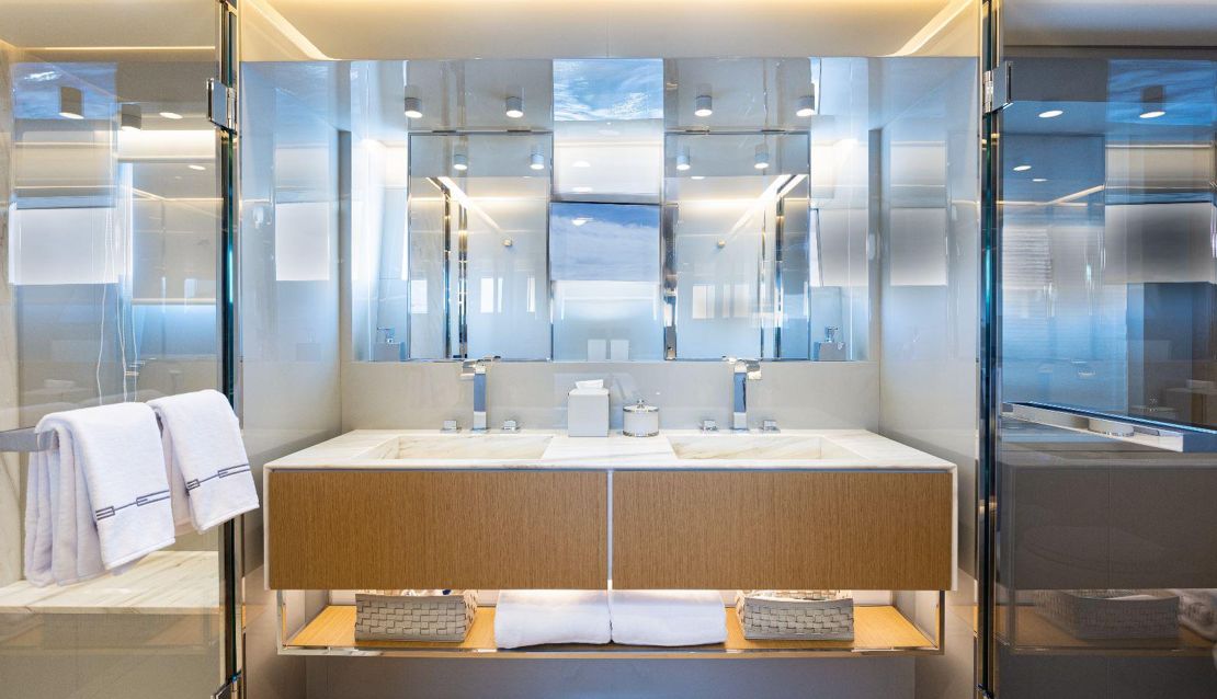 99 Custom Mega Yacht - Miami yacht rental