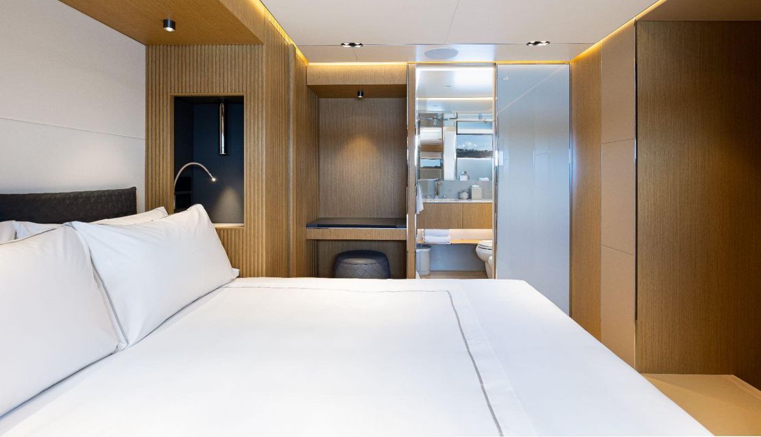 99 Custom Mega Yacht - Miami yacht rental