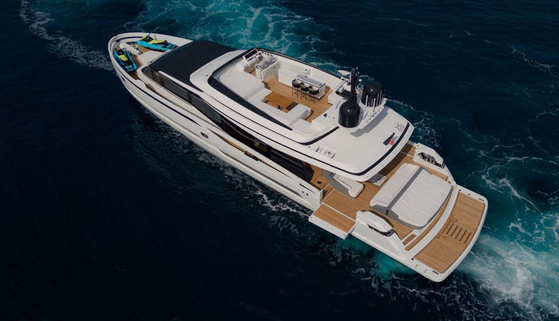 99 Custom Mega Yacht - Miami yacht rental