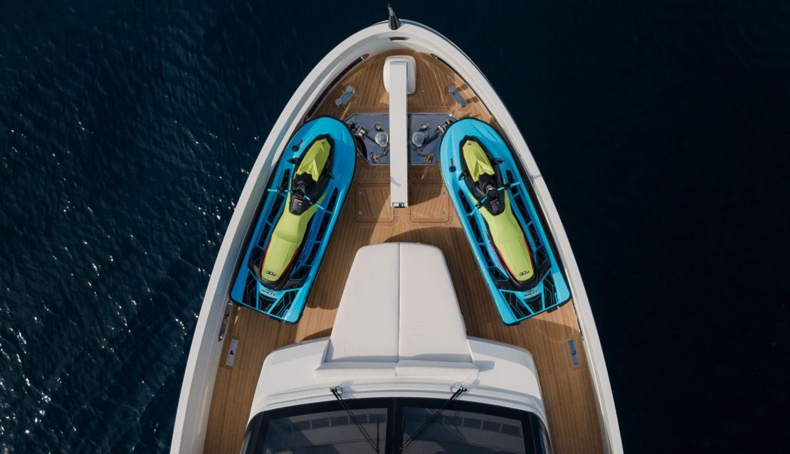 99 Custom Mega Yacht - Miami yacht rental