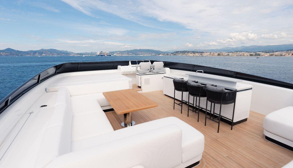 99 Custom Mega Yacht - Miami yacht rental