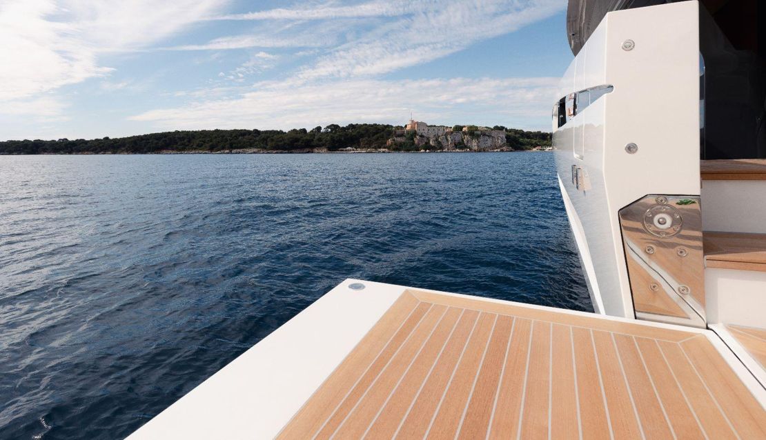 99 Custom Mega Yacht - Miami yacht rental